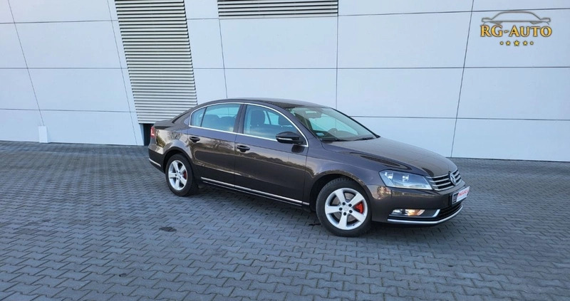 Volkswagen Passat cena 33900 przebieg: 240000, rok produkcji 2011 z Skawina małe 704